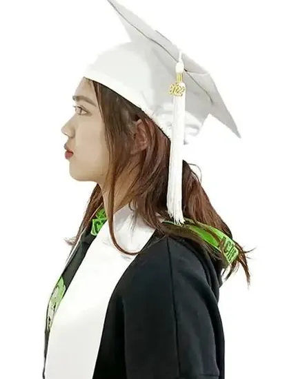 Nuovo design per l'interno di un WC in MDF melaminico con frontale in legno e telaio in legno